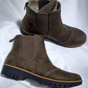 JBU Boots size 10 M water resistant